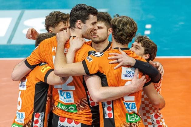 29.01.2025, Berlin, Volleyball: CEV Champions League, Maenner, Spieltag 6, BR Volleys gegen PGE Projekt Warschau, Max-Schmeling-Halle. Spieler der Berlin Volleys jubeln. BR Volleys - PGE Projekt Warschau