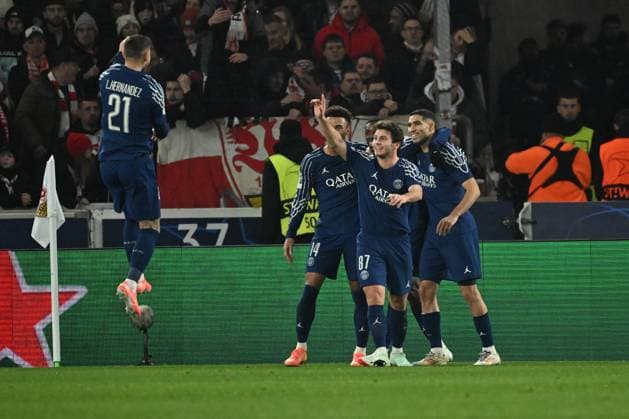29.01.2025, xjhx, Fussball UEFA Champions League, VfB Stuttgart - Paris St.Germain v.l. Torjubel nach dem Tor zum celebrating the goal celebrate 0:3 durch Ousame Dembele (PSG Paris St.Germain) (DFL DFB REGULATIONS PROHIBIT ANY USE OF PHOTOGRAPHS as IMAGE SEQUENCES and or QUASI-VIDEO) Stuttgart