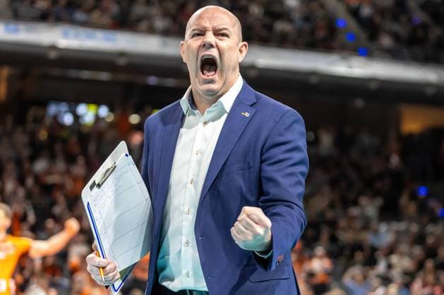 29.01.2025, Berlin, Volleyball: CEV Champions League, Maenner, Spieltag 6, BR Volleys gegen PGE Projekt Warschau, Max-Schmeling-Halle. Trainer Joel Banks der Berlin Volleys der Berlin Volleys jubelt. BR Volleys - PGE Projekt Warschau