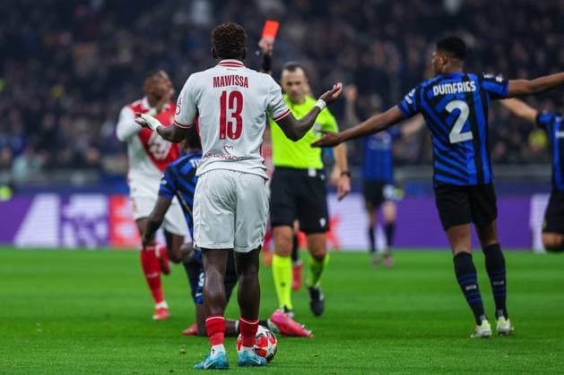CALCIO - UEFA Champions League - Inter - FC Internazionale vs AS Monaco Christian Mawissa of AS Monaco FC red card during UEFA Champions League 2024 25 League Phase - Matchday8 football match between FC Internazionale and AS Monaco FC at San Siro Stadium Milan Italy  Copyright: xIPAxSport ABACAx