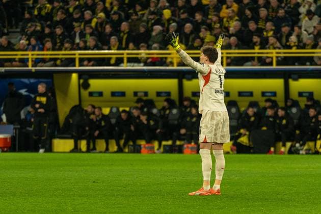 Torjubel ei Gregor Kobel (Borussia Dortmund 09, 01) nach dem 1:0, GER BVB Borussia Dortmund 09 vs. Schachtar Donezk, Fussball, Champions League, Spieltag 8, Saison 2024 2025, 29.01.2025 GER BVB Borussia Dortmund 09 vs. Schachtar Donezk, Fussball, Champions League, Spieltag 8, Saison 2024 2025, 29.01.2025 Dortmund Copyright: xEibner-Pressefoto FabianxFriesex EP_FFE