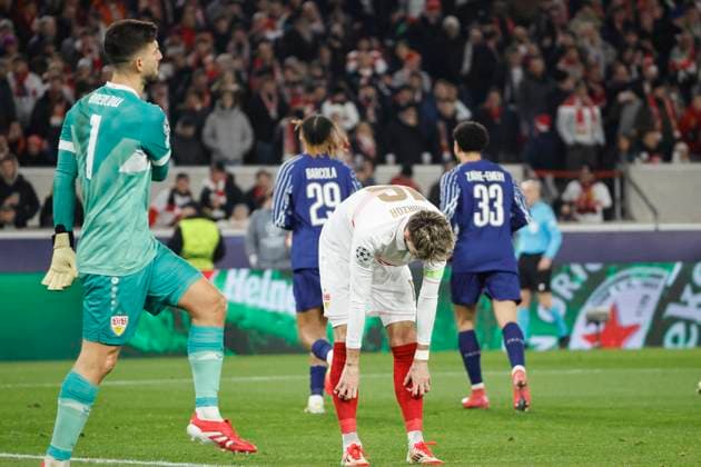 Fabian Bredlow (VfB Stuttgart, 01) und Atakan Karazor (VfB Stuttgart, 16) nach dem 0:3 , Fussball, UEFA Champions League, 8. Spieltag, 2024 2025, VfB Stuttgart vs. Paris St. Germain, 29.01.2025, Arena Stuttgart, Stuttgart, Deutschland Stuttgart Arena Stuttgart Baden-Württemberg Deutschland Copyright: xGrantxHubbsx