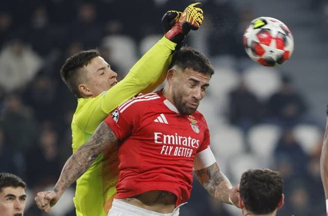 Anatoly Trubin of SL Benfica and Nicolas Otamendi of SL Benfica during the Uefa Champions League, 2024 25 season, football match between Juventus FC and Benfica Lisbona on 29 January 2025 at Allianz Stadium, Turin, Italy. Photo Nderim Kaceli  Copyright: xNderimxKaceli IPAxSportx xipa-agency.netx xx IPA_53440143 IPA_Agency_IPA53440143
