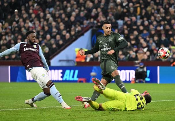 Birmingham, England, 29th January 2025. Celtic s Adam Idah scoring his sides second goal during the UEFA Champions League match at Villa Park, Birmingham. Picture credit should read: Cody Froggatt Sportimage EDITORIAL USE ONLY. No use with unauthorised audio, video, data, fixture lists, club league logos or live services. Online in-match use limited to 120 images, no video emulation. No use in betting, games or single club league player publications. SPI_053_CF_Aston_Villa_Celtic SPI-3641-0053