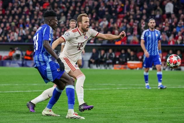 Sharani Zuberu (SK Slovan Bratislava, 23) mit Harry Kane (FC Bayern Muenchen, 09), GER, FC Bayern Muenchen vs. SK Slovan Bratislava, Fussball, UEFA Champions League, 8. Spieltag, Spielzeit 2024 2025, 29.01.2025, GER, FC Bayern Muenchen vs. SK Slovan Bratislava, Fussball, UEFA Champions League, 8. Spieltag, Spielzeit 2024 2025, 29.01.2025 Muenchen Copyright: xEibner-Pressefoto JennixMaulx EP_JML