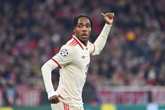 Mathys TEL (FCB), Gestik,gibt Anweisungen, Aktion,Einzelbild,angeschnittenes Einzelmotiv,Halbfigur,halbe Figur. Fussball Champions League Ligaphase, FC Bayern Muenchen - SK Slovan Bratislava am 29.01.2025 , A L L I A N Z A R E N A.