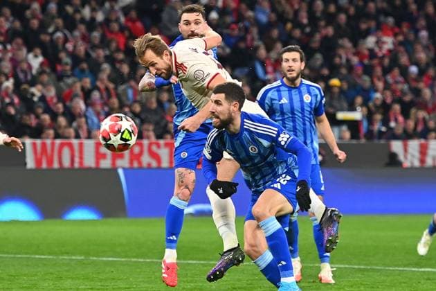 Harry KANE (Bayern Muenchen), Aktion,Zweikampf gegen Kenan BAJRIC (Bratislava) ,Strafraumszene. Fussball Champions League Ligaphase, FC Bayern Muenchen - SK Slovan Bratislava am 29.01.2025 , A L L I A N Z A R E N A.
