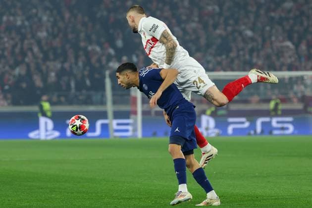 Stuttgart 29. January 2025 Uefa Champions League phase 2024 25 Matchday 8, VFB Stuttgart - Paris Saint Germain v.l., Achraf Hakimi (Paris Saint-Germain), Jeff Chabot (VFB Stuttgart) Kopfball, Kopfballduell Copyright: JoaquimxFerreira