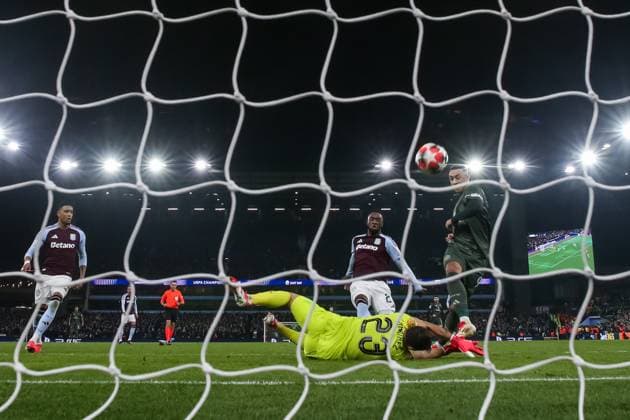 UEFA Champions League Matchday 8 of 8 Aston Villa v Celtic Adam Idah of Celtic scores to make it 2-2 during the UEFA Champions League Matchday 8 of 8 Aston Villa vs Celtic at Villa Park, Birmingham, United Kingdom, 29th January 2025 (Photo by Gareth Evans News Images) Copyright: xGarethxEvans NewsxImagesx