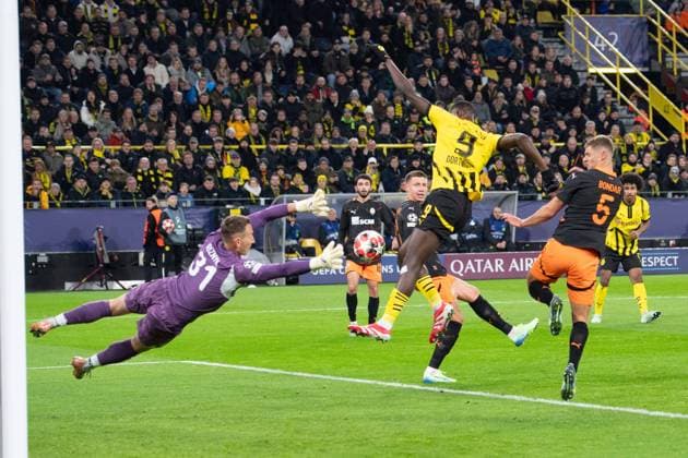 Serhou GUIRASSY (DO) schiesst das Tor zum 1-0 Fussball Champions League, 8. Spieltag, Borussia Dortmund (DO) - Schachtar Donezk (Donezk), am 29.01.2025 in Dortmund Deutschland. UEFA regulations prohibit any use of photographs as image sequences and or quasi-video Â