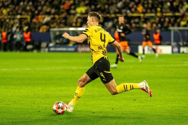 Nico Schlotterbeck (Borussia Dortmund 09, 04) am Ball, GER BVB Borussia Dortmund 09 vs. Schachtar Donezk, Fussball, Champions League, Spieltag 8, Saison 2024 2025, 29.01.2025 GER BVB Borussia Dortmund 09 vs. Schachtar Donezk, Fussball, Champions League, Spieltag 8, Saison 2024 2025, 29.01.2025 Dortmund Copyright: xEibner-Pressefoto FabianxFriesex EP_FFE