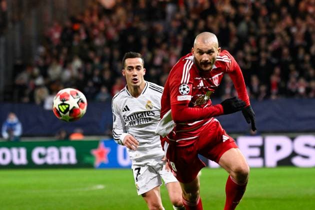 FOOTBALL : Brest vs Real Madrid - Ligue des Champions - 29 01 2025 Ludovic Ajorque ( 19 - Brerst ) and Lucas Vazquez ( 17 - Real Madrid ) during the UEFA Champions League match between Stade Brestois 29 and Real Madrid CF at Stade de Roudourou on January 29 , 2025 in Guingamp, France. ( Photo by Dante Badano PsnewZ ) - GuingampFrance  Copyright: xDantexBadanox