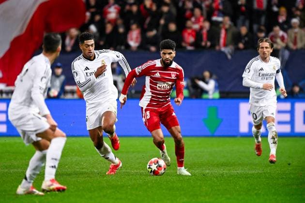 FOOTBALL : Brest vs Real Madrid - Ligue des Champions - 29 01 2025 Jude Bellingham ( 5 - Real Madrid ) , Luka Modric ( 10 - Real Madrid ) and Mahdi CAMARA ( 45 - Brest ) during the UEFA Champions League match between Stade Brestois 29 and Real Madrid CF at Stade de Roudourou on January 29 , 2025 in Guingamp, France. ( Photo by Dante Badano PsnewZ ) - GuingampFrance  Copyright: xDantexBadanox