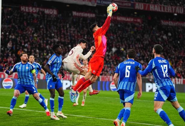January 29 2025: Dominik Takac (Slovan Bratislava) controls the ball during a UEFA Champions League MD8 game, Bayern Munich vs Slovan Bratislava, at Allianz Arena, Munich, Germany. Ulrik Pedersen - ZUMAc04_ 20250129_zma_c04_016 Copyright: xCSMx