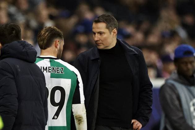 LILLE - Santiago Gimenez of Feyenoord leaves the pitch injured, Feyenoord coach Brian Priske during the UEFA Champions League match between Lille OSC and Feyenoord at Stade Pierre Mauroy on Jan. 29, 2025 in Lille, France. ANP MAURICE VAN STEEN UEFA Champions League 2024 25 League Phase MD8 2024 25 xVIxANPxSportx xxANPxIVx 518656662 originalFilename: 518656662.jpg