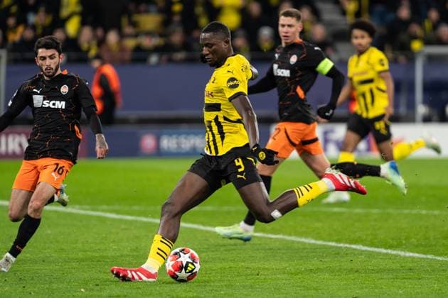 GER, UEFA Champions League, 8. Spieltag - Borussia Dortmund vs FC Shakhtar Donetsk 29.01.2025, Signal Iduna Park, Dortmund, GER, UEFA Champions League, 8. Spieltag - Borussia Dortmund vs FC Shakhtar Donetsk Im Bild: Sehrou Guirassy (Borussia Dortmund, 9) Torschuss zum 2:0, Tor, Einzelaktion; Ganzkörper Ganzkoerper ; Ball am Fuss;