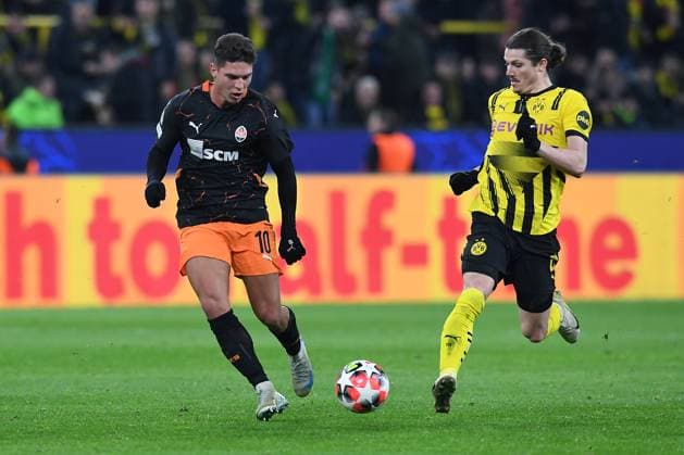 Fußball Champions League 8. Spieltag Borussia Dortmund - Schachtar Donezk am 29.01.2025 im Signal Iduna Park in Dortmund Georgiy Sudakov ( Donezk ), links - Marcel Sabitzer ( Dortmund ), rechts