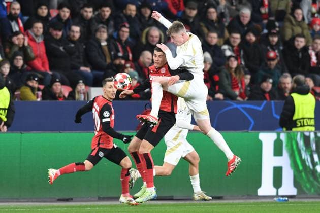 Patrik Schick ( Bayer 04 Leverkusen ) im Zweikampf mit Adam Sevinsky ( Slavia Prag ). GER, Bayer 04 Leverkusen vs Slavia Prag, Fussball, UEFA Champions League, Ligaphase, Spielzeit 2024 2025, 29.01.2025 GER, Bayer 04 Leverkusen vs Slavia Prag, Fussball, UEFA Champions League, Ligaphase, Spielzeit 2024 2025, 29.01.2025 Leverkusen Copyright: xEibner-Pressefoto ThomasxThienelx EP_TTL