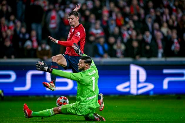 LOSC Lille defender Thomas Meunier, Feyenoord Rotterdam goalkeeper Justin Bijlow, during the match Lille - Feyenoord at the Stade Pierre Mauroy for the UEFA Champions League - League phase - Matchday 8 season 2024-2025 in LILLE, France on 29 januari 2025, (photo by Stefan Koops EYE4images DeFodi Images) Defodi-746_211667