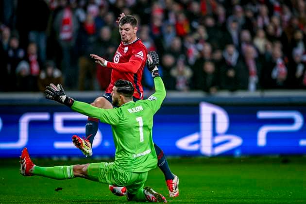 LOSC Lille defender Thomas Meunier, Feyenoord Rotterdam goalkeeper Justin Bijlow, during the match Lille - Feyenoord at the Stade Pierre Mauroy for the UEFA Champions League - League phase - Matchday 8 season 2024-2025 in LILLE, France on 29 januari 2025, (photo by Stefan Koops EYE4images DeFodi Images) Defodi-746_211665