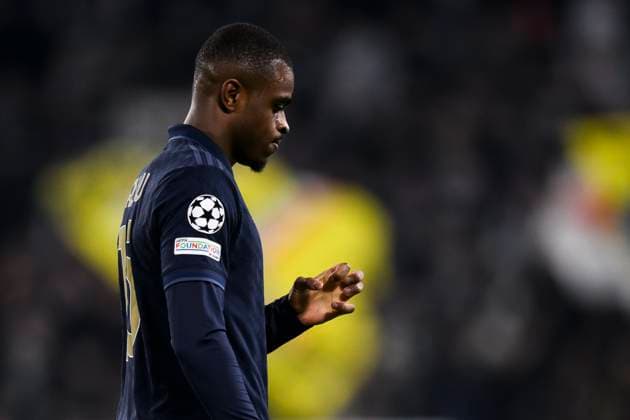 Juventus FC v SL Benfica - UEFA Champion League Pierre Kalulu of Juventus FC suffers an injury during the UEFA Champions League 2024 25 league phase football match between Juventus FC and SL Benfica. Turin Italy Copyright: xNicolòxCampox