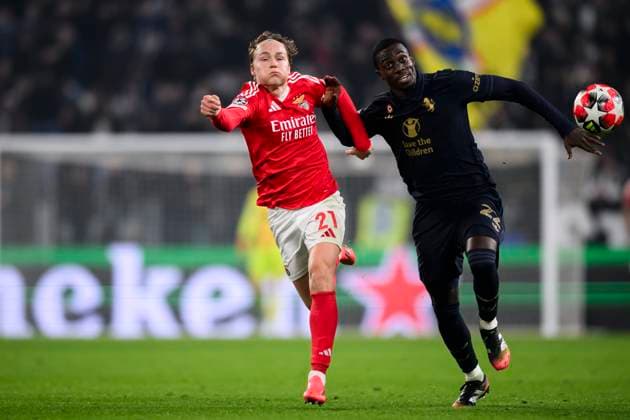 Juventus FC v SL Benfica - UEFA Champion League Timothy Weah of Juventus FC comeptes for the ball with Andreas Schjelderup of SL Benfica during the UEFA Champions League 2024 25 league phase football match between Juventus FC and SL Benfica. Turin Italy Copyright: xNicolòxCampox