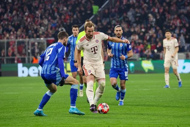 Harry Kane (FC Bayern Muenchen, 09) im Duell mit Kenan Bajric (SK Slovan Bratislava, 12), GER, FC Bayern Muenchen vs. SK Slovan Bratislava, Fussball, UEFA Champions League, 8. Spieltag, Spielzeit 2024 2025, 29.01.2025, GER, FC Bayern Muenchen vs. SK Slovan Bratislava, Fussball, UEFA Champions League, 8. Spieltag, Spielzeit 2024 2025, 29.01.2025 Muenchen Copyright: xEibner-Pressefoto JennixMaulx EP_JML