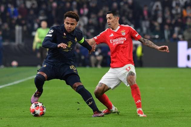 Foto IPP Massimo Rana Torino 29-01-2025 Calcio Champions League 2024 2025 Juventus-Benfica nella foto weston mckennie e angel di maria Italy Photo Press - World Copyright italy ITALY  Copyright: xR4924_italyphotopressx