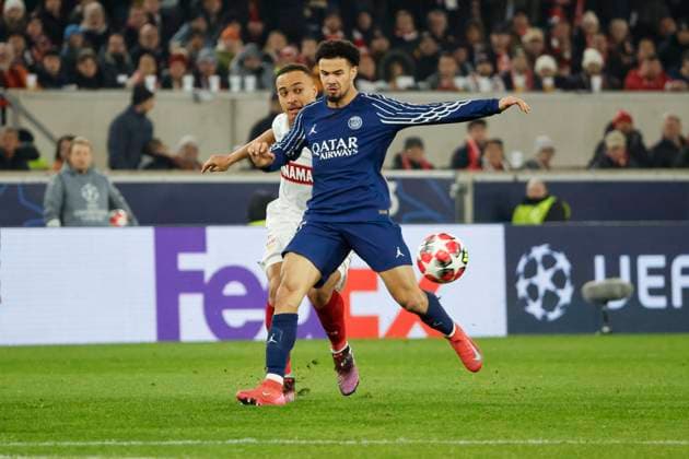 Jamie Leweling (VfB Stuttgart, 18) und Warren Zaire-Emery (Paris St. Germain, 33) im Kampf um den Ball , Fussball, UEFA Champions League, 8. Spieltag, 2024 2025, VfB Stuttgart vs. Paris St. Germain, 29.01.2025, Arena Stuttgart, Stuttgart, Deutschland Stuttgart Arena Stuttgart Baden-Württemberg Deutschland Copyright: xGrantxHubbsx