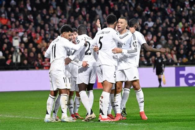 FOOTBALL : Brest vs Real Madrid - Ligue des Champions - 29 01 2025 Jude Bellingham ( 5 - Real Madrid ) celebrates with teammates during the UEFA Champions League match between Stade Brestois 29 and Real Madrid CF at Stade de Roudourou on January 29 , 2025 in Guingamp, France. ( Photo by Dante Badano PsnewZ ) - GuingampFrance  Copyright: xDantexBadanox
