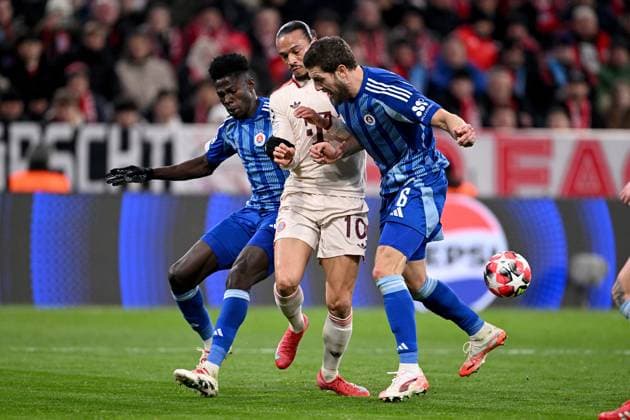 FUSSBALL CHAMPIONS LEAGUE SAISON 2024 2025 Vorrunde 8. Spieltag FC Bayern Muenchen - Slovan Bratislava 29.01.2025 Sharani Zuberu (li, Slovan Bratislava) gegen Leroy Sane (mitte, FC Bayern Muenchen) gegen Kevin Wimmer (re, Slovan Bratislava)