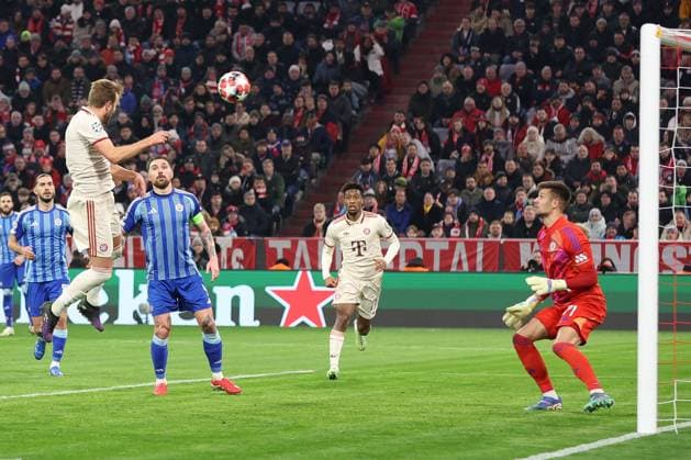 Harry Kane 9 (FC Bayern Muenchen) trifft das Tor per Kopfball zum 2:0, Dominik Takac 71 (SK Slovan Bratislava), FC Bayern Muenchen vs. SK Slovan Bratislava, Fussball, Champions League, 8. Spieltag, 29.01.2025 Muenchen Bayern Deutschland