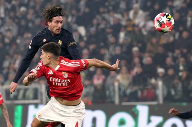 CALCIO - UEFA Champions League - Juventus FC vs SL Benfica Dusan Vlahovic (Juventus FC) dangerous action on head during Juventus FC vs SL Benfica, UEFA Champions League football match in Turin, Italy, January 29 2025 Turin Italy  Copyright: xIPAxSport ABACAx