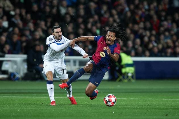 Jules Kounde FC Barcelona, Barca Davide Zappacosta (Atalanta BC) during the UEFA Champions League 2024 25 League Phase MD8 match between FC Barcelona and Atalanta BC at Estadi Olimpic Lluis Companys on January 29, 2025 in Barcelona, Spain. (Photo by Xavi Bonilla DeFodi Images) Defodi-674_20250129_XB3_1594