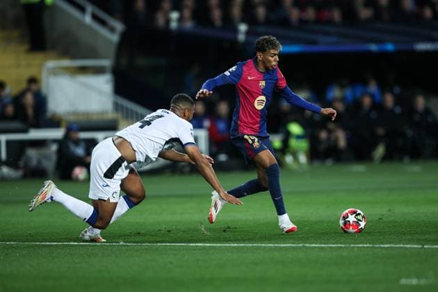 Lamine Yamal FC Barcelona, Barca Isak Hien (Atalanta BC) during the UEFA Champions League 2024 25 League Phase MD8 match between FC Barcelona and Atalanta BC at Estadi Olimpic Lluis Companys on January 29, 2025 in Barcelona, Spain. (Photo by Xavi Bonilla DeFodi Images) Defodi-674_20250129_XB3_1615