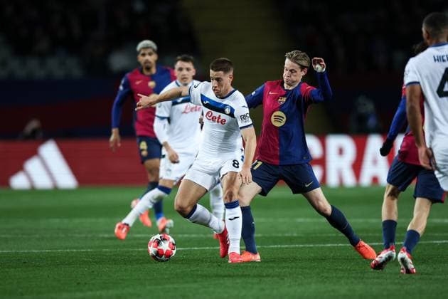 Frenkie De Jong FC Barcelona, Barca Mario Pasalic (Atalanta BC) during the UEFA Champions League 2024 25 League Phase MD8 match between FC Barcelona and Atalanta BC at Estadi Olimpic Lluis Companys on January 29, 2025 in Barcelona, Spain. (Photo by Xavi Bonilla DeFodi Images) Defodi-674_20250129_XB3_1643