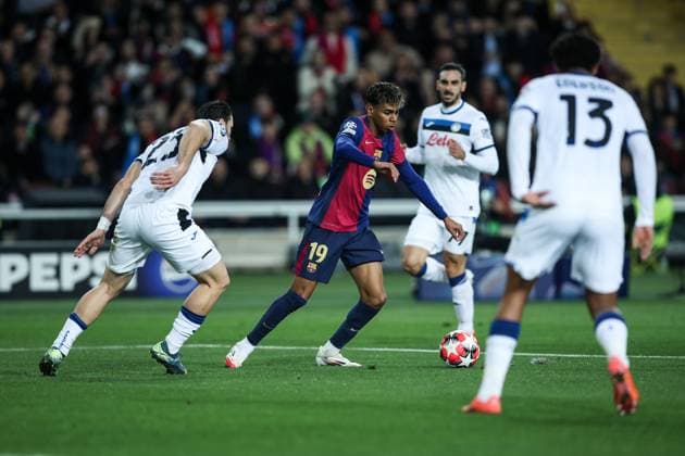 Lamine Yamal FC Barcelona, Barca Jose Dos Santos Ederson (Atalanta BC) Sead Kolasinac (Atalanta BC) during the UEFA Champions League 2024 25 League Phase MD8 match between FC Barcelona and Atalanta BC at Estadi Olimpic Lluis Companys on January 29, 2025 in Barcelona, Spain. (Photo by Xavi Bonilla DeFodi Images) Defodi-674_20250129_XB3_1626