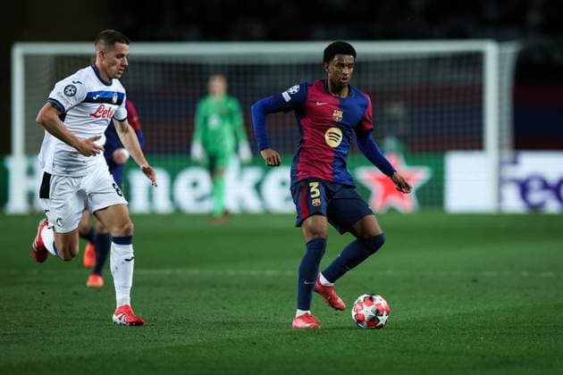 Alejandro Balde FC Barcelona, Barca Mario Pasalic (Atalanta BC) during the UEFA Champions League 2024 25 League Phase MD8 match between FC Barcelona and Atalanta BC at Estadi Olimpic Lluis Companys on January 29, 2025 in Barcelona, Spain. (Photo by Xavi Bonilla DeFodi Images) Defodi-674_20250129_XB3_1865