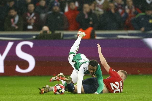 LILLE, 29-01-2025. Decathlon Arena Stade Pierre Mauroy. Football, UEFA Champions League season 2024 2025. Lille - Feyenoord. (L-R) Feyenoord player Antoni Milambo, Lille player Mitchel Bakker during the match Borussia LOSC Lille - Feyenoord Lille - Feyenoord  x27614364x Copyright: