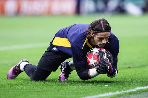 MILAN, ITALY - JANUARY 29: goalkeeper Yann Sommer of Inter warming up during the UEFA Champions League 2024 25 League Phase MD8 match between FC Internazionale Milano and AS Monaco at Stadio San Siro on January 29, 2025 in Milan, Italy. Milan Stadio San Siro Scotland Italy Copyright: xJustPictures.ch LuigixRizzox jp-en-EuSpIm-AN0I0667-20241226