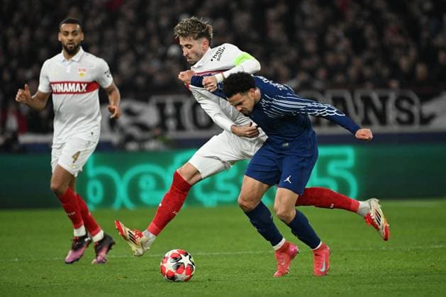 29.01.2025, xjhx, Fussball UEFA Champions League, VfB Stuttgart - Paris St.Germain v.l. Atakan Karazor (VfB Stuttgart) Warren Zaire-Emery (PSG Paris St.Germain) Zweikampf, Aktion, action, battle for the ball (DFL DFB REGULATIONS PROHIBIT ANY USE OF PHOTOGRAPHS as IMAGE SEQUENCES and or QUASI-VIDEO) Stuttgart