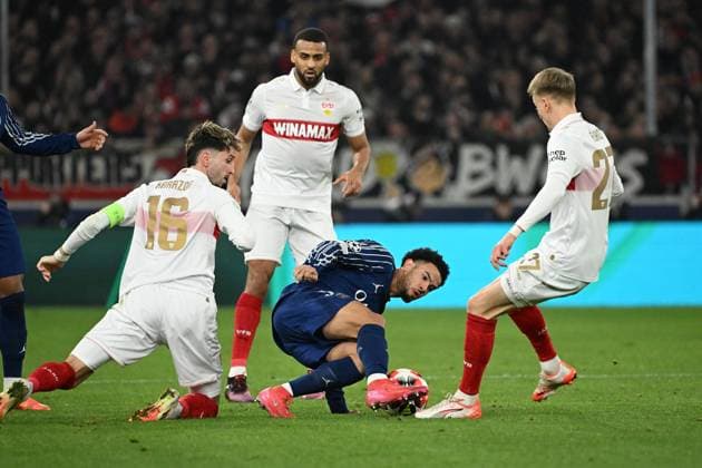 29.01.2025, xjhx, Fussball UEFA Champions League, VfB Stuttgart - Paris St.Germain v.l. Atakan Karazor (VfB Stuttgart) Warren Zaire-Emery (PSG Paris St.Germain) Chris Führich (VfB Stuttgart) (DFL DFB REGULATIONS PROHIBIT ANY USE OF PHOTOGRAPHS as IMAGE SEQUENCES and or QUASI-VIDEO) Stuttgart