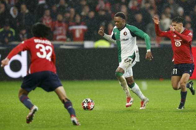 LILLE, 29-01-2025. Decathlon Arena Stade Pierre Mauroy. Football, UEFA Champions League season 2024 2025. Lille - Feyenoord. (L-R) Feyenoord player Antoni Milambo, Lille player Osame Sahraoui during the match Borussia LOSC Lille - Feyenoord Lille - Feyenoord  x27614664x Copyright: