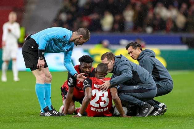 Leverkusen, Deutschland, 29.01.25: Nordi Mukiele (Bayer 04 Leverkusen) liegt verletzt am Boden waehrend des Spiels der Champions League Gruppenphase zwischen Bayer 04 Leverkusen vs Sparta Prag in der BayArena Leverkusen BayArena North Rhine-Westphalia Germany Copyright: xBrauer-Fotoagenturx xAdrianxSchlx
