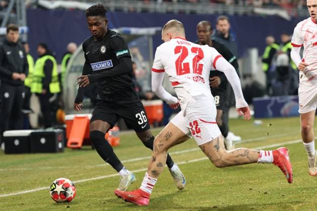 SOCCER - UEFA CL, Sturm vs RB Leipzig KLAGENFURT,AUSTRIA,29.JAN.25 - SOCCER - UEFA Champions League, SK Sturm Graz vs RasenBallsport Leipzig. Image shows Amady Camara (Sturm) and David Raum (RB Leipzig).  GEPAxpictures xChrisxBauer