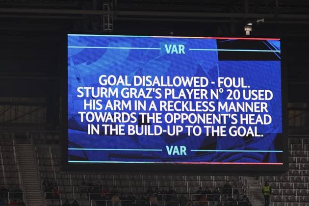 SOCCER - UEFA CL, Sturm vs RB Leipzig KLAGENFURT,AUSTRIA,29.JAN.25 - SOCCER - UEFA Champions League, SK Sturm Graz vs RasenBallsport Leipzig. Image shows VAR decision.  GEPAxpictures xChrisxBauer