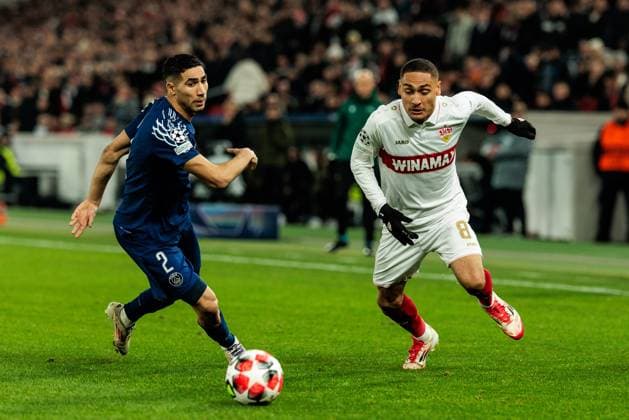 UEFA Champions League: VfB Stuttgart - FC Paris Saint-Germain; 29.01.2025 Zweikampf Achraf Hakimi (FC Paris Saint-Germain, 2), Enzo Millot (VfB Stuttgart, 8) UEFA Champions League: VfB Stuttgart - FC Paris Saint-Germain; Stuttgart, Arena Stuttgart am 29.01.2025 Copyright: xBEAUTIFULxSPORTS Wunderlx