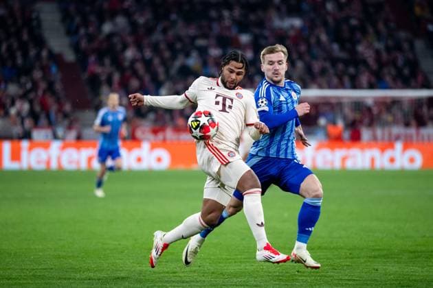 Serge Gnabry (FC Bayern Muenchen, 07) im Zweikampf mit Jurij Medvedev (SK Slovan Bratislava, 17), GER, FC Bayern Muenchen vs. SK Slovan Bratislava, Fussball, UEFA Champions League, 8. Spieltag, Spielzeit 2024 2025, 29.01.2025 GER, FC Bayern Muenchen vs. SK Slovan Bratislava, Fussball, UEFA Champions League, 8. Spieltag, Spielzeit 2024 2025, 29.01.2025 Muenchen Copyright: xEibner-Pressefoto Memmlerx EP_MMR