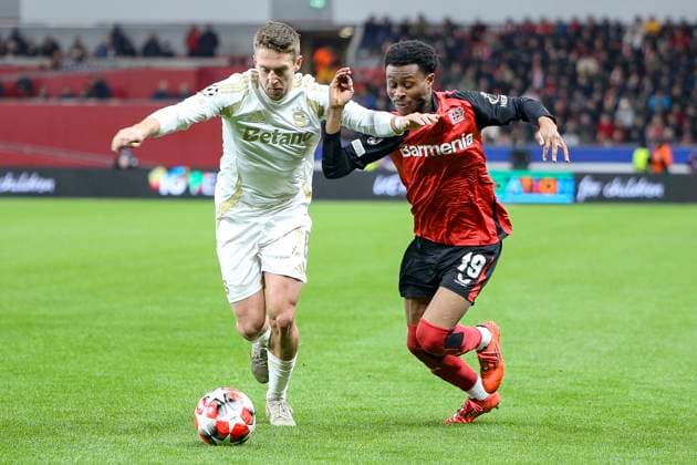 Leverkusen, Deutschland, 29.01.25: Tomas Wiesner (AC Sparta Praha) und Nathan Tella (Bayer 04 Leverkusen) im Kampf um den Ball waehrend des Spiels der Champions League Gruppenphase zwischen Bayer 04 Leverkusen vs Sparta Prag in der BayArena Leverkusen BayArena North Rhine-Westphalia Germany Copyright: xBrauer-Fotoagenturx xAdrianxSchlx