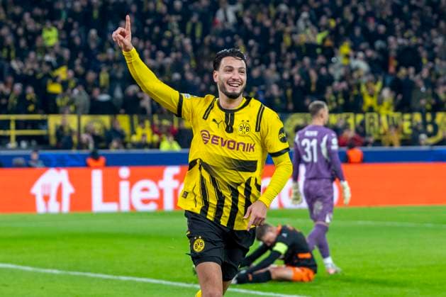 29.01.2025, Borussia Dortmund - Schachtar Donezk, UEFA Champions League, 8. Spieltag: Dortmunds Ramy Bensebaini jubelt nach seinem Tor zum 3:1. WICHTIGER HINWEIS: Gemäß den Vorgaben der UEFA ist es untersagt, in dem Stadion und oder vom Spiel angefertigte Fotoaufnahmen in Form von Sequenzbildern und oder videoähnlichen Fotostrecken zu verwerten bzw. verwerten zu lassen. Copyright: xDavidxInderliedx